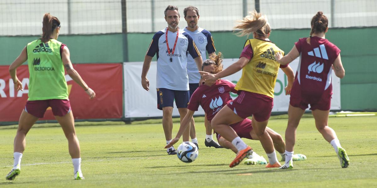 La selección femenina abre el entrenamiento del lunes al público