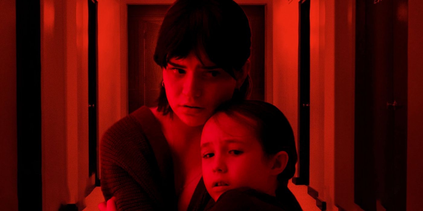 Sisters from The Boogeyman in Front of the Doctor Sleep Hallway