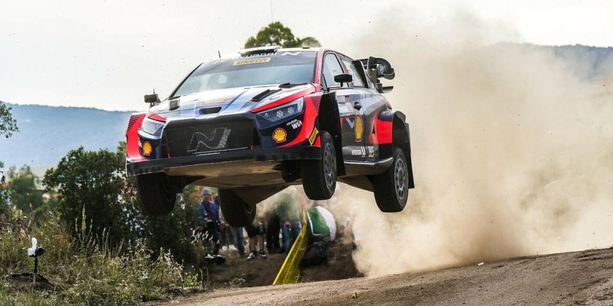 Lappi sigue líder en Cerdeña con Ogier a una décima y Sordo sufre un accidente