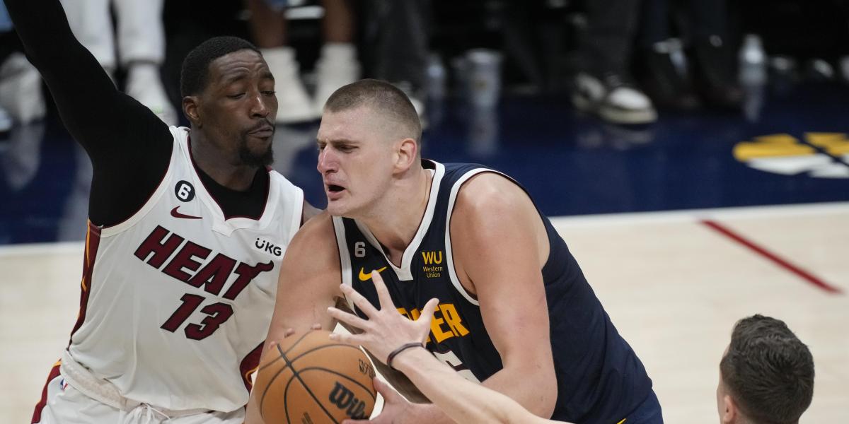 Los Heat enfrían a los Nuggets a base de ajustes y carácter