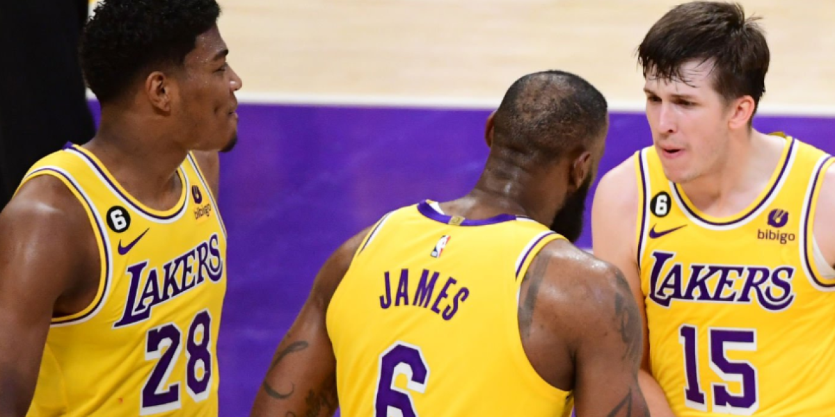Los Lakers quieren a Reaves y Hachimura y ya les han presentado ofertas