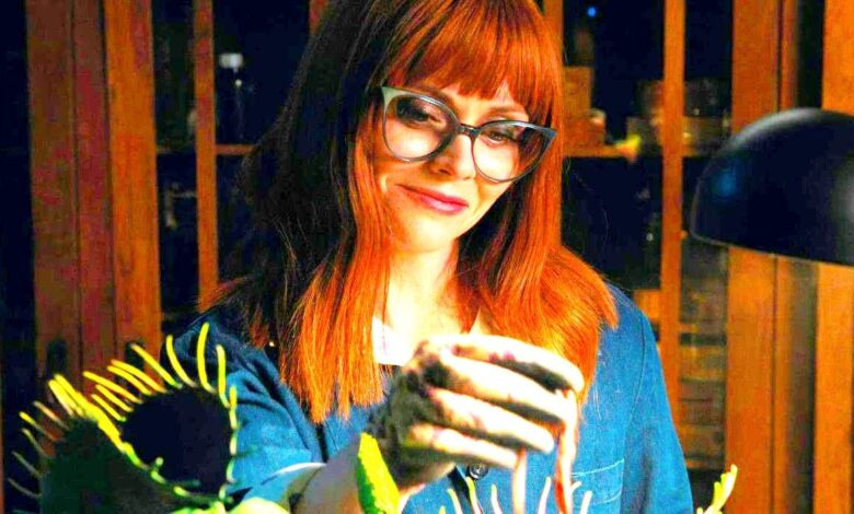 Christina Ricci working with poison ivy in Wednesday Season 1