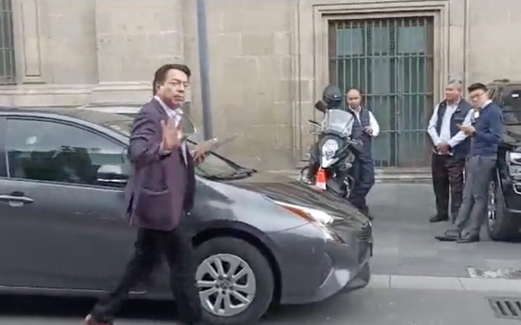 Mario Delgado se reúne en privado con AMLO en Palacio Nacional