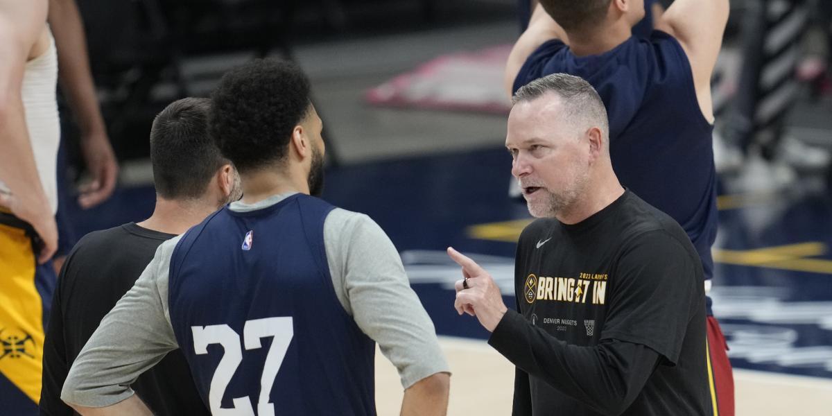 Michael Malone, de burlarse de los Lakers a abroncar a sus jugadores