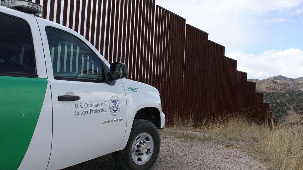 Migrante de 9 años muere repentinamente poco después de cruzar la frontera