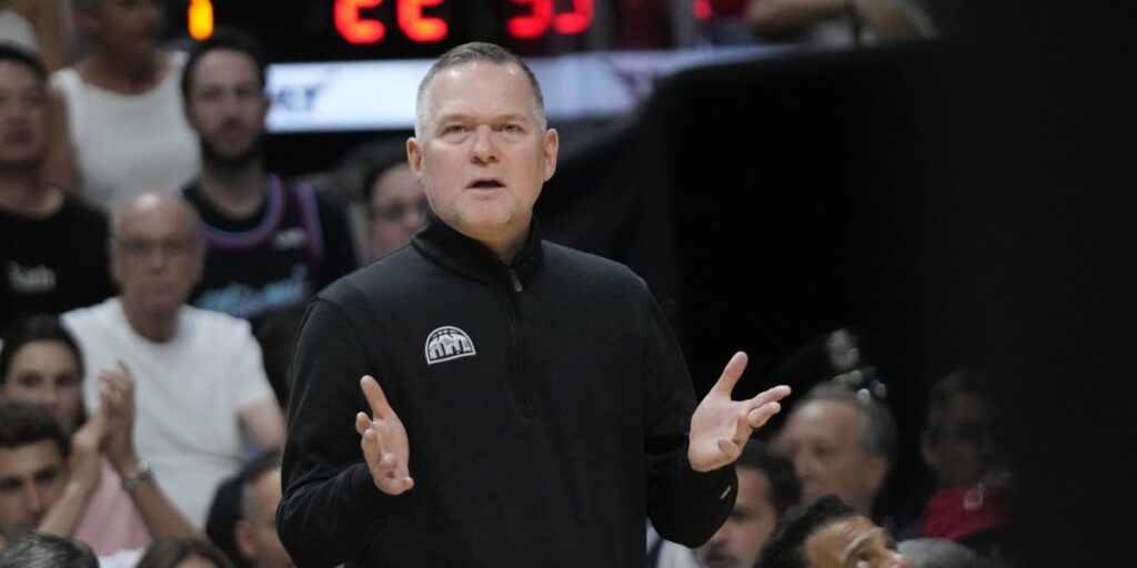 Mike Malone se rinde ante su pareja estrella: "Fue la mejor actuación de Jokic y Murray"
