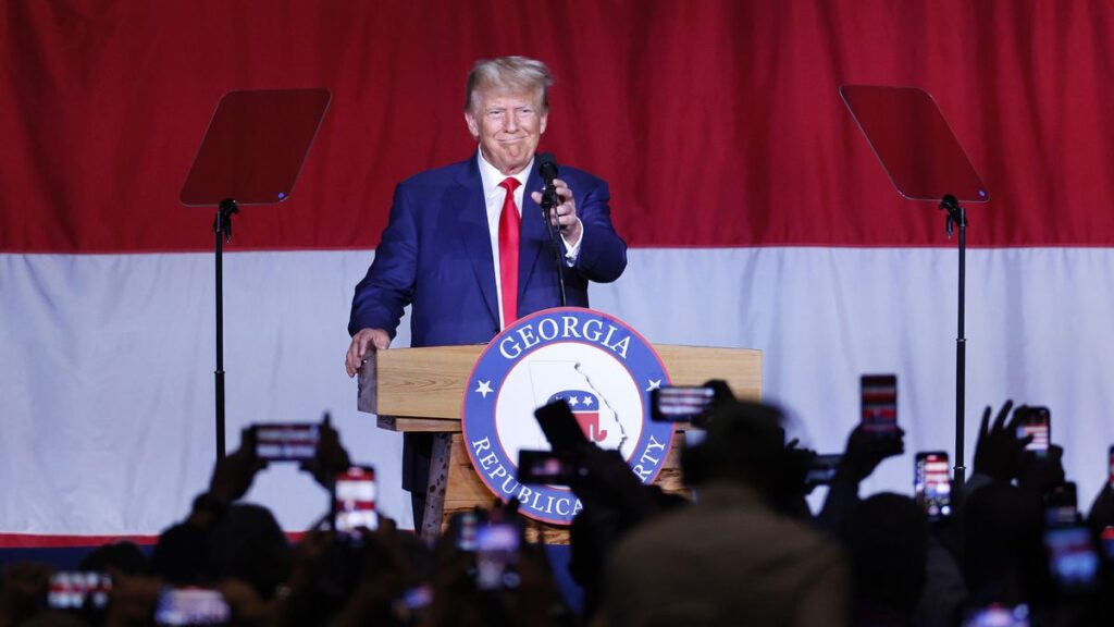 Miles de invitados y secretos nucleares en el cuarto de baño: así ocultó Trump los papeles de Mar-a-Lago