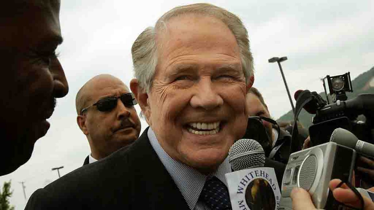 Muere Pat Robertson, locutor religioso