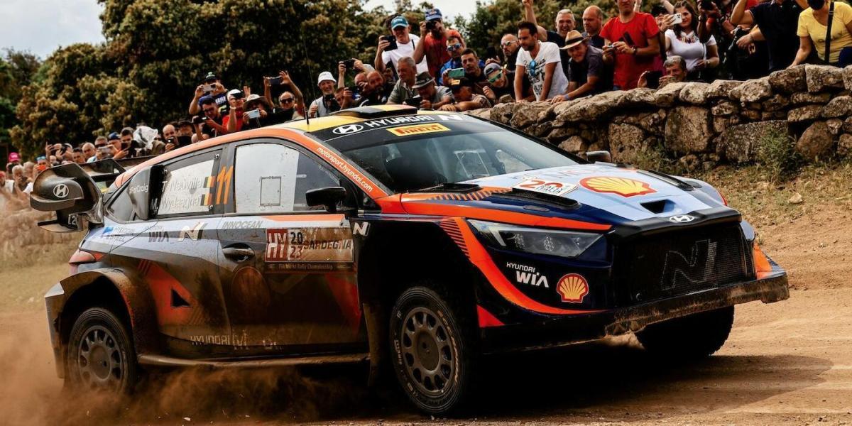 Neuville aprovecha el abandono de Ogier para hacerse con el liderato en Cerdeña