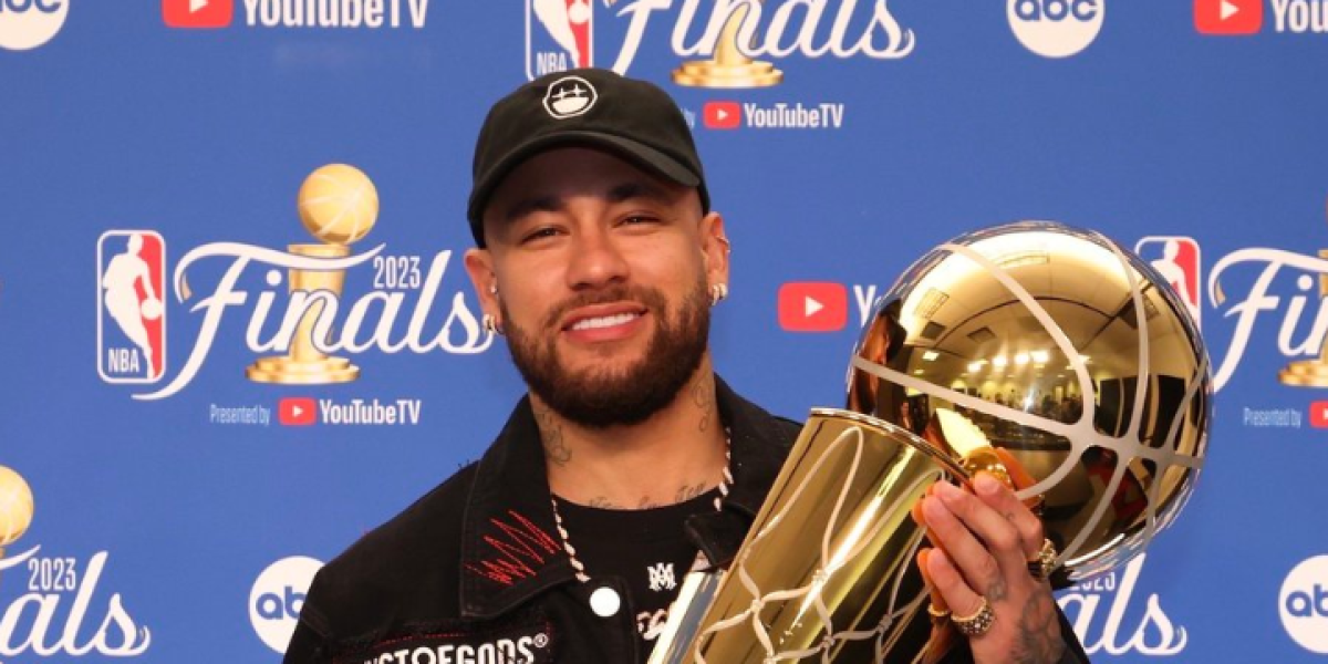 Neymar, el primero en levantar el trofeo de la NBA con Shakira cerca