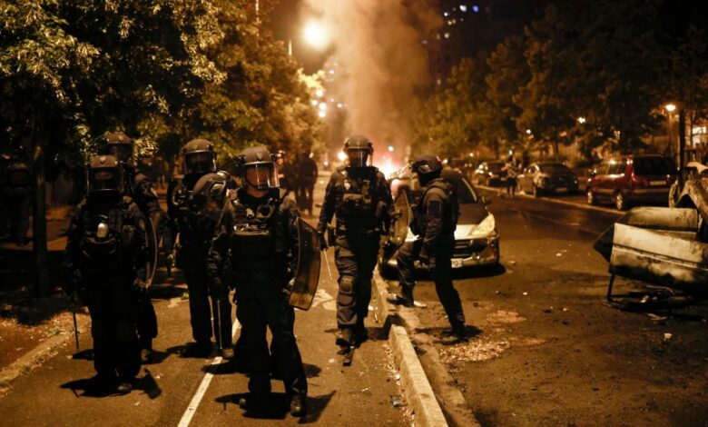 Noche de disturbios: Francia arresta a 150 manifestantes, mientras Macron convoca a reunión