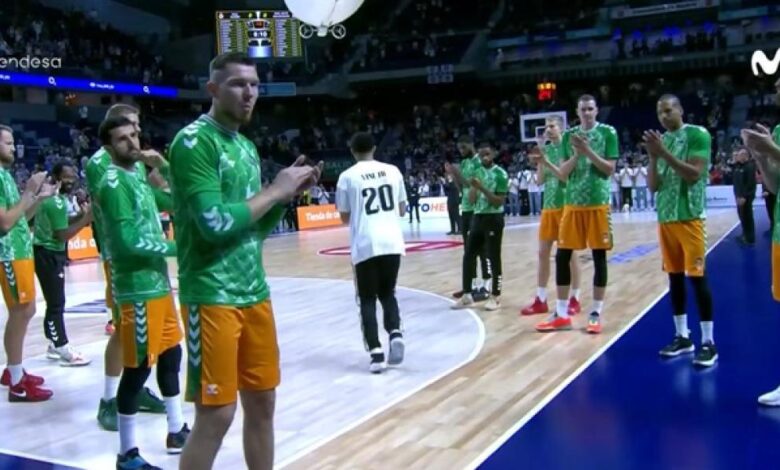 Pasillo del Betis al Real Madrid por la Euroliga