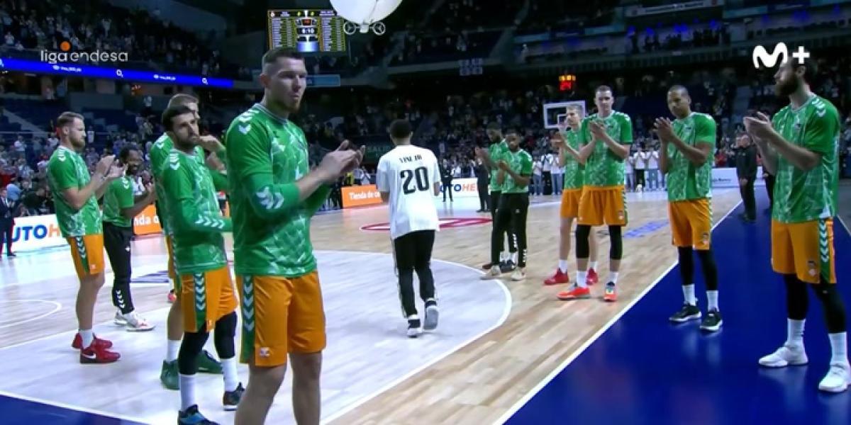 Pasillo del Betis al Real Madrid por la Euroliga