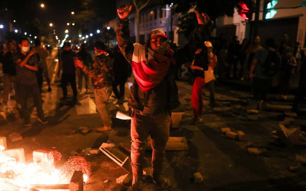 Perú: Presidenta responderá hoy sobre muertes en protestas