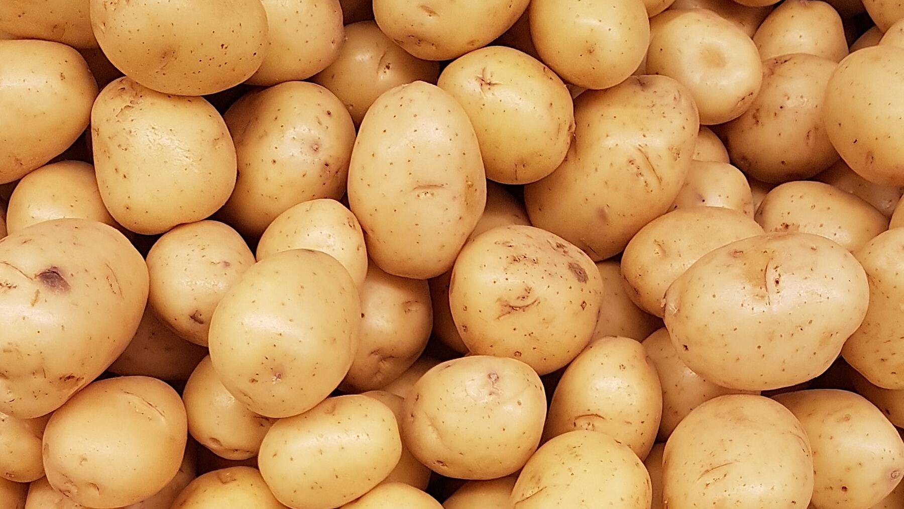 Ponemos a prueba el truco milagroso de la patata para descongelar el congelador sin desenchufarlo