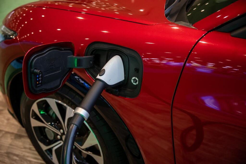 Por qué todas las redes de carga de vehículos eléctricos combinadas no pueden competir con Tesla