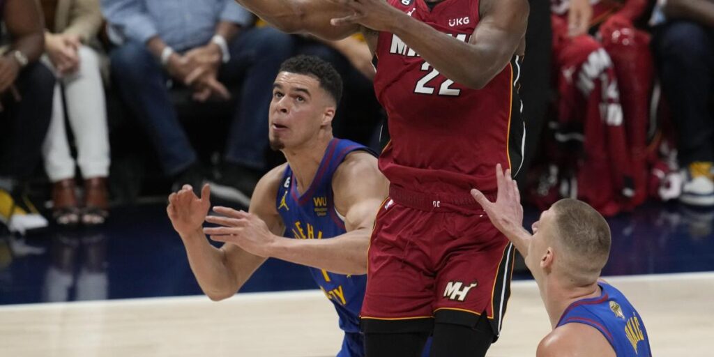 Porter Jr. se lleva el primer sopapo de las Finales, pero se la devuelve a Adebayo