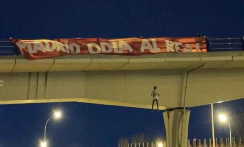 Proponen duro castigo y multa a responsables de colgar un muñeco de Vinícius Júnior | Video