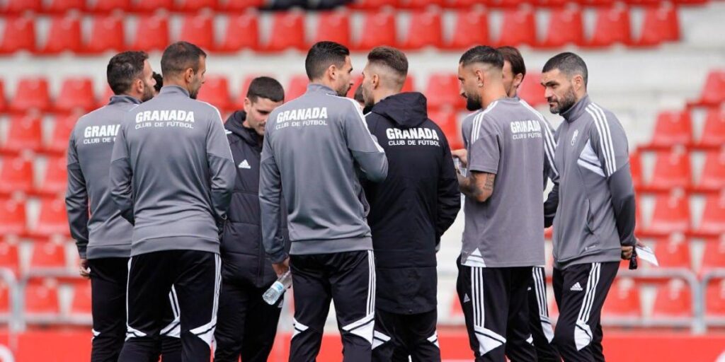 Raúl Fernández, baja en el Granada en el decisivo partido ante el Leganés