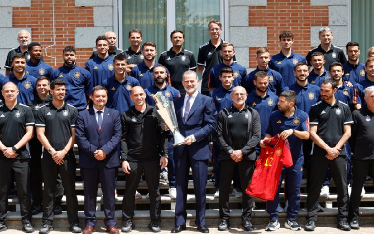 Recibe y felicita El Rey Felipe VI a la Selección de España | Video