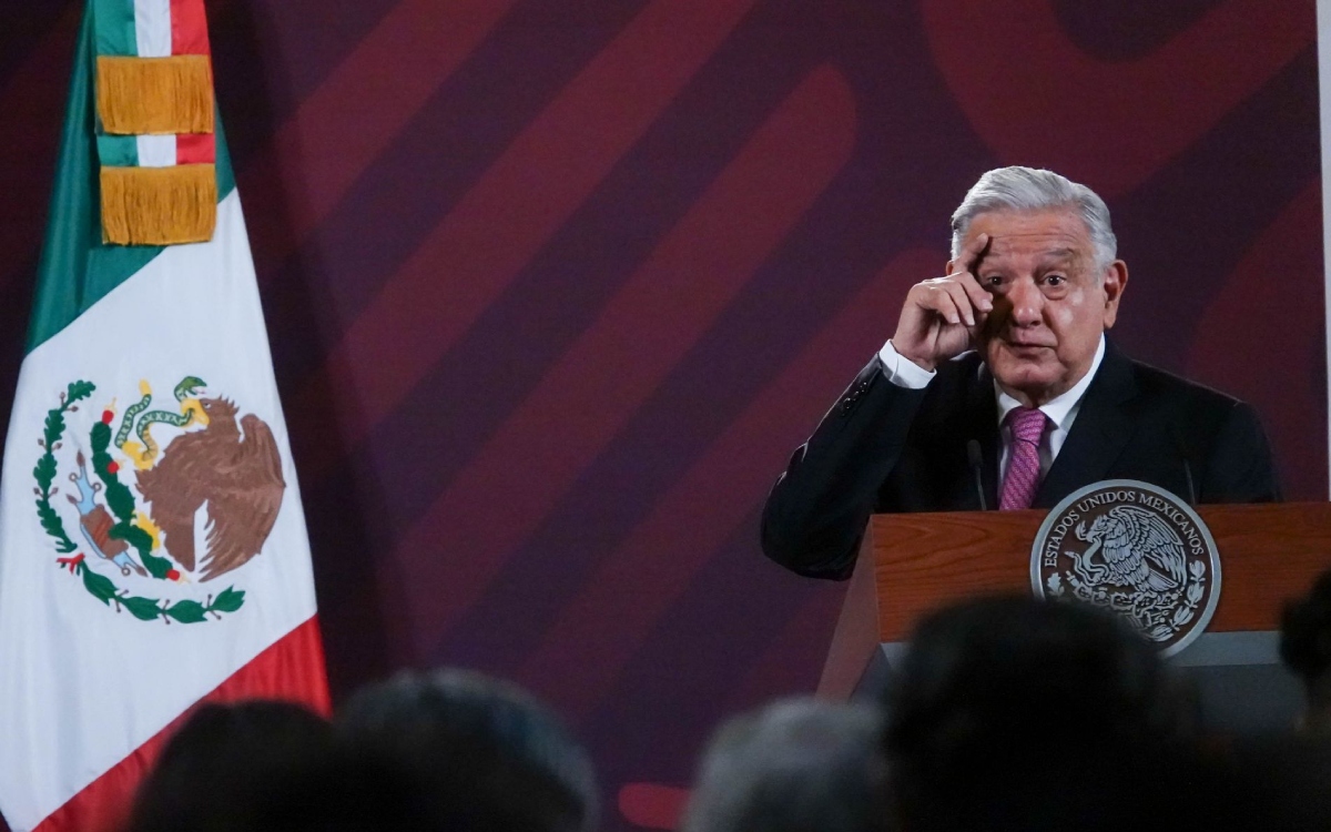 Reclama AMLO a ministros de SCJN que ganen más que él
