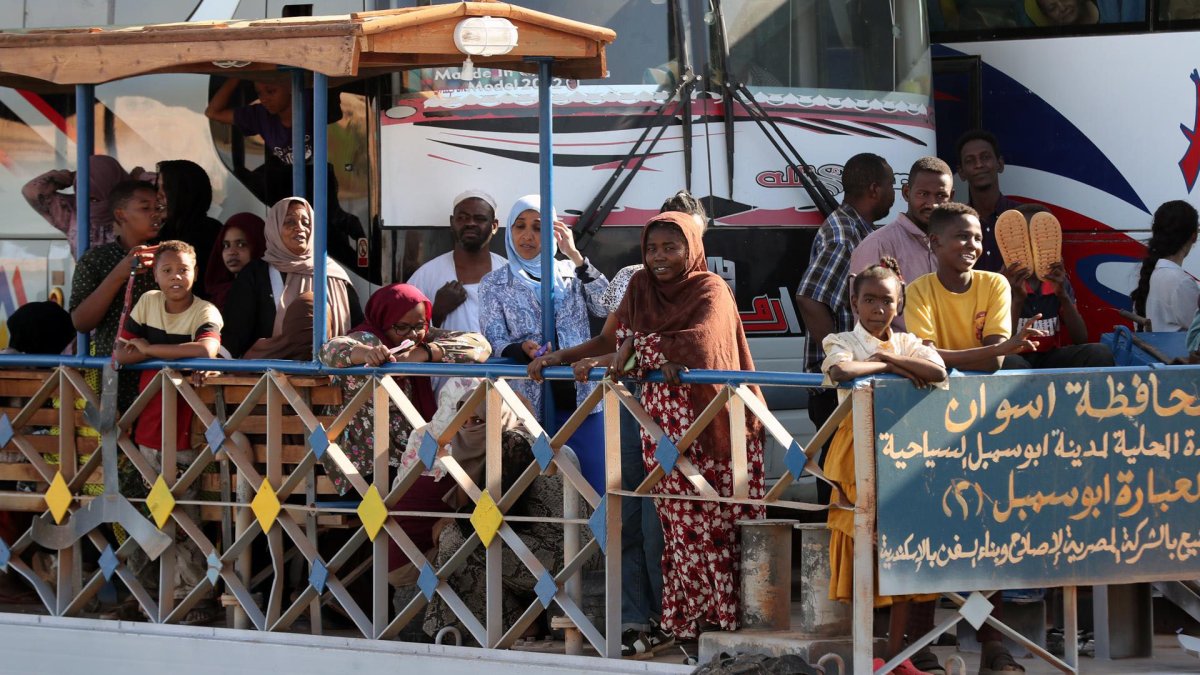 Rescatan a 300 bebés y niños que estaban atrapados en un orfanato en Sudán
