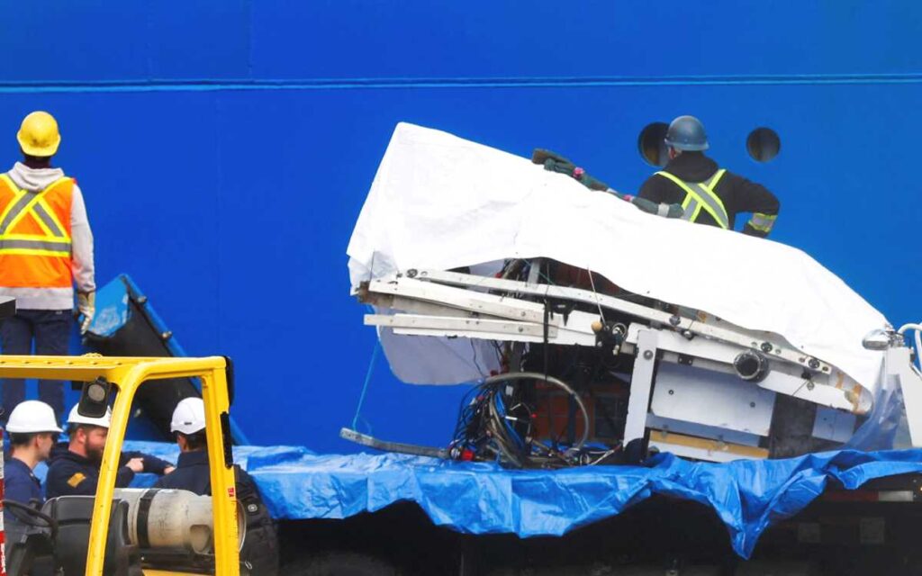 Rescatan restos del submarino Titán que implosionó al visitar el Titanic | Video