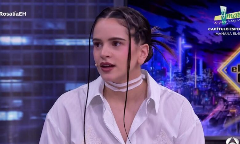 Rosalía estrena 'look' posando como Dios la trajo al mundo en Instagram