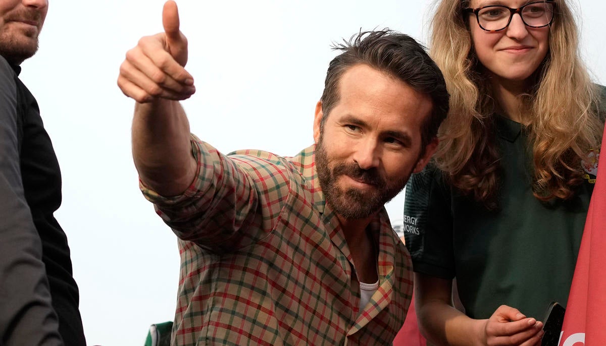 Ryan Reynolds genera rumores de anfitrión de ‘Great British Bake Off’