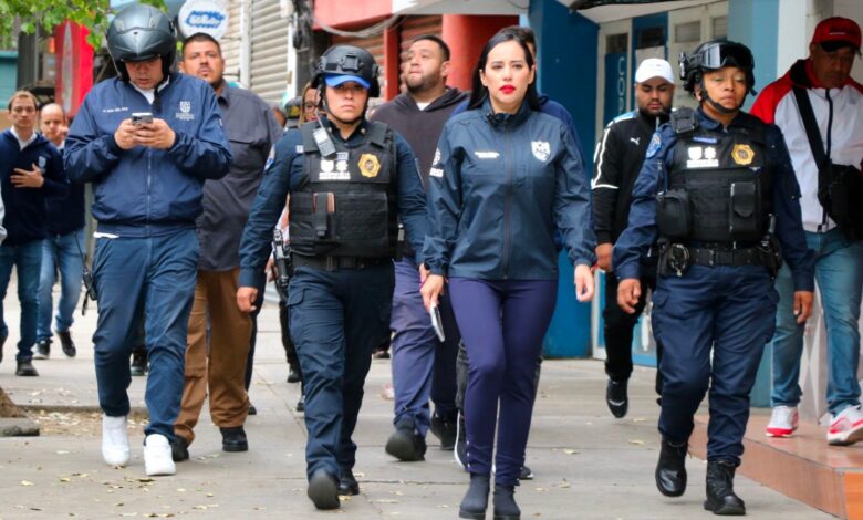 Sandra Cuevas lidera 'operativo diamante' contra restaurantes y puestos ambulantes que invadan calles