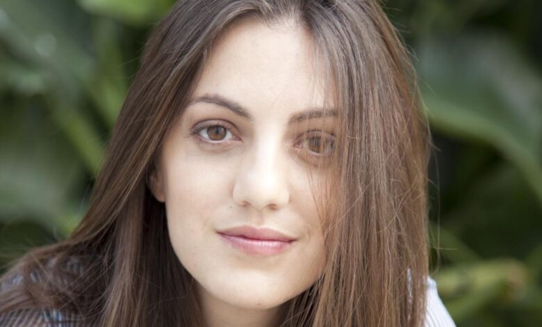 Susana Ballesteros, 'la voz del GPS', lanza su nuevo single, 'Maravillosamente rara'