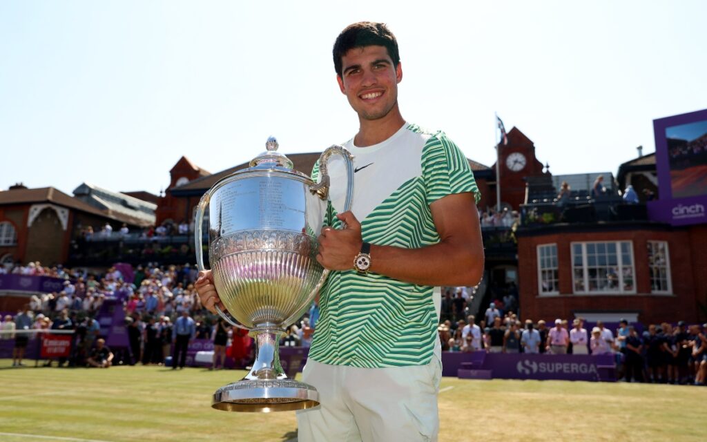 Tenis: Carlos Alcaraz doma el césped de Queen's y vuelve al número uno del ranking