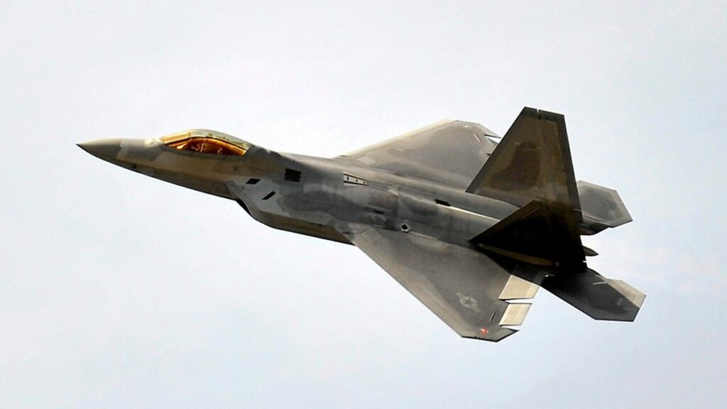 Tensión con Rusia: EEUU despliega cazabombarderos en Medio Oriente