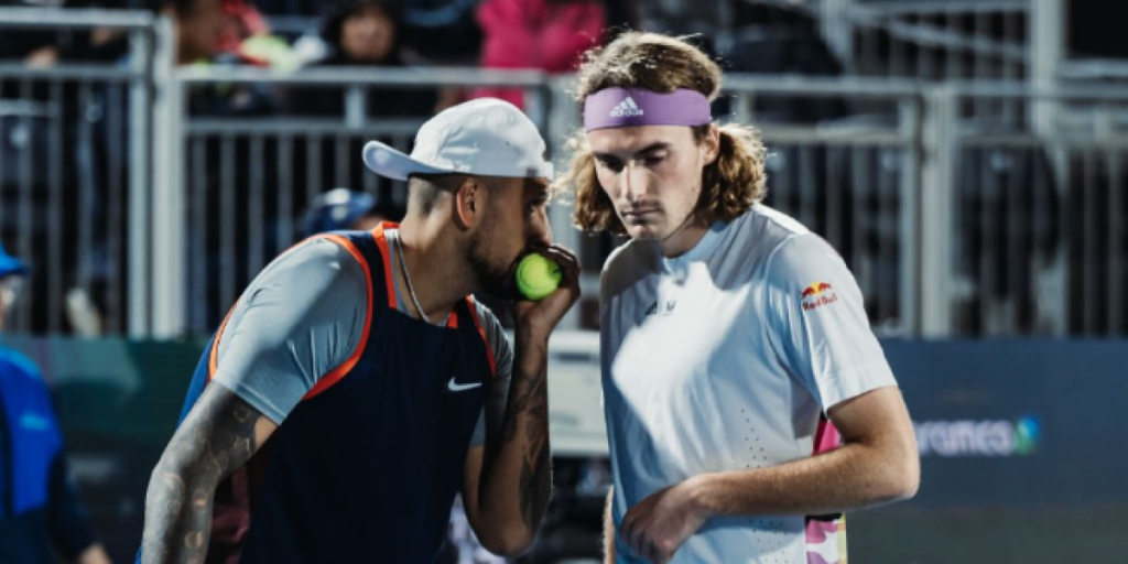 Tsitsipas la lía criticando la educación de la NBA y a Kyrgios
