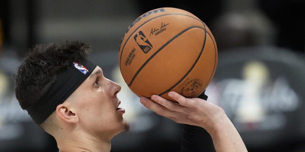 Tyler Herro mejora, pero no lo suficiente: descartado para el cuarto partido