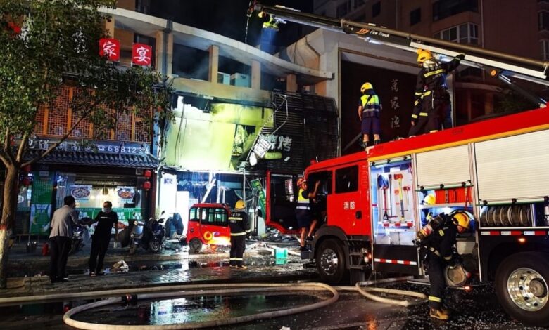 Videos | Al menos 31 muertos por explosión en un restaurante de barbacoa en China