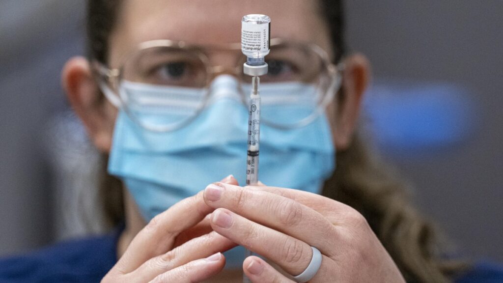 aprueban la vacuna de Pfizer contra el RSV para adultos mayores