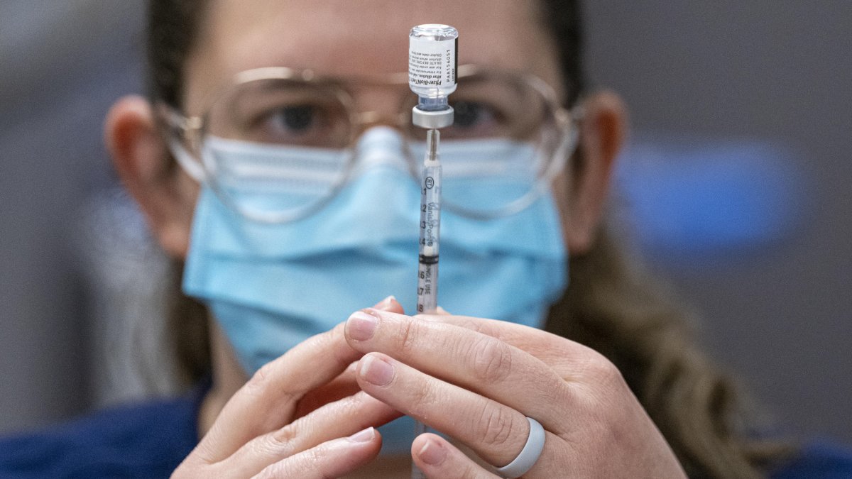 aprueban la vacuna de Pfizer contra el RSV para adultos mayores