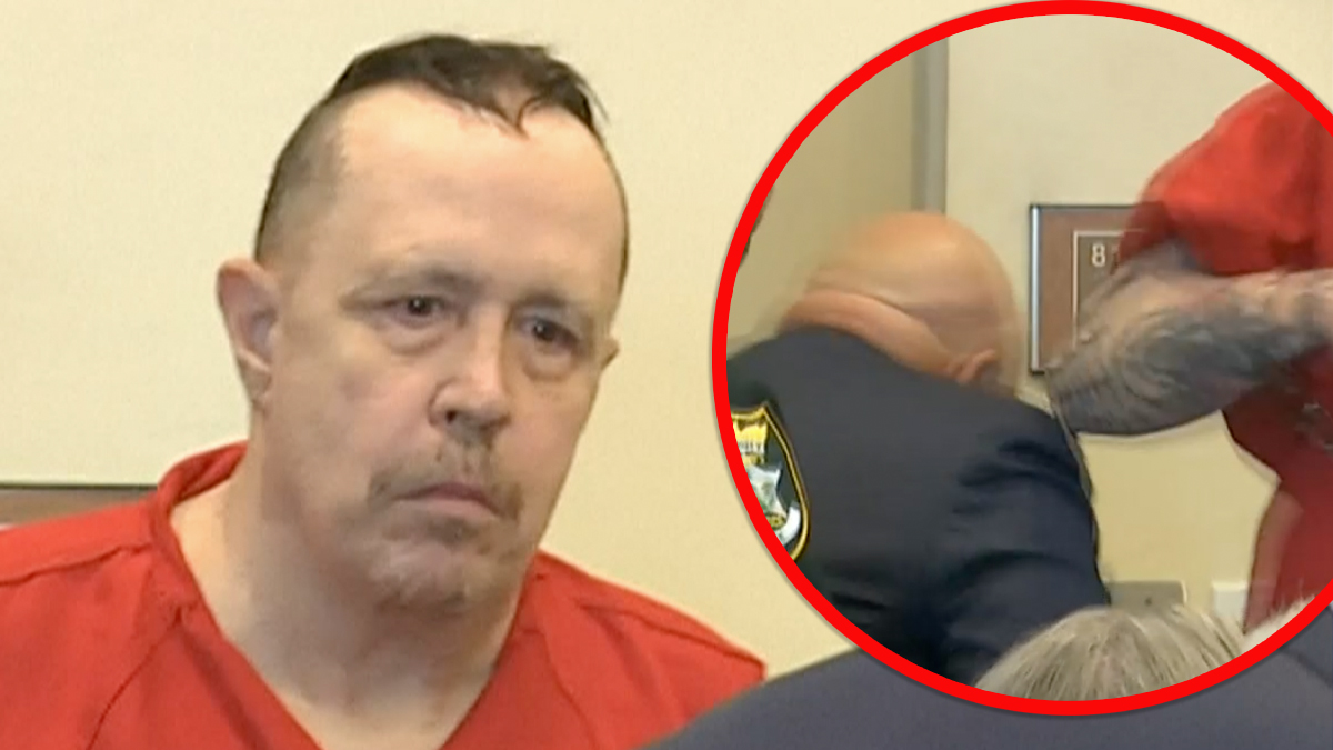 asesino de Florida le da codazo a su abogado en corte
