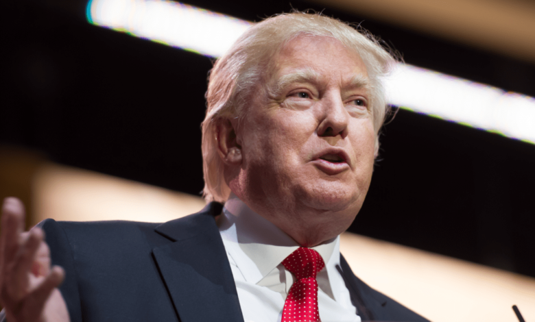 expresidente Trump admite tener un documento clasificado sobre Irán