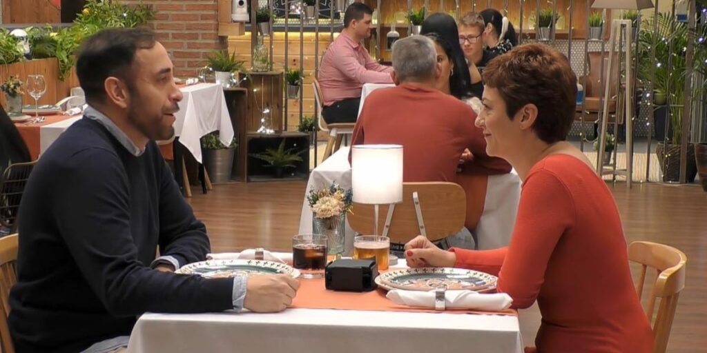 "Soy muy friki con la boca": una comensal no se corta y su cita alucina en 'First Dates'