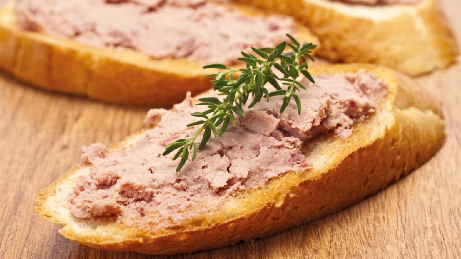 si ves esto en las latas de tu paté, tíralo ya