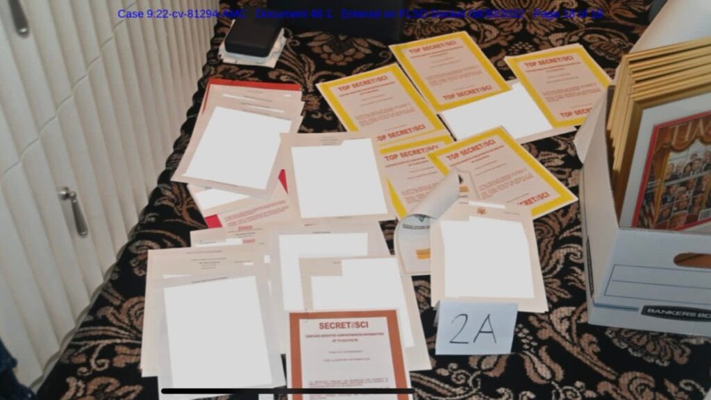 un jurado federal escuchará testimonio en caso de documentos clasificados de Trump