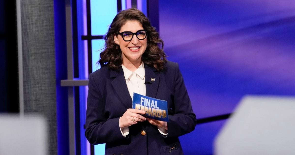 ‘¡Peligro!’  Los fanáticos señalan las pausas ‘incómodas’ de Mayim Bialik
