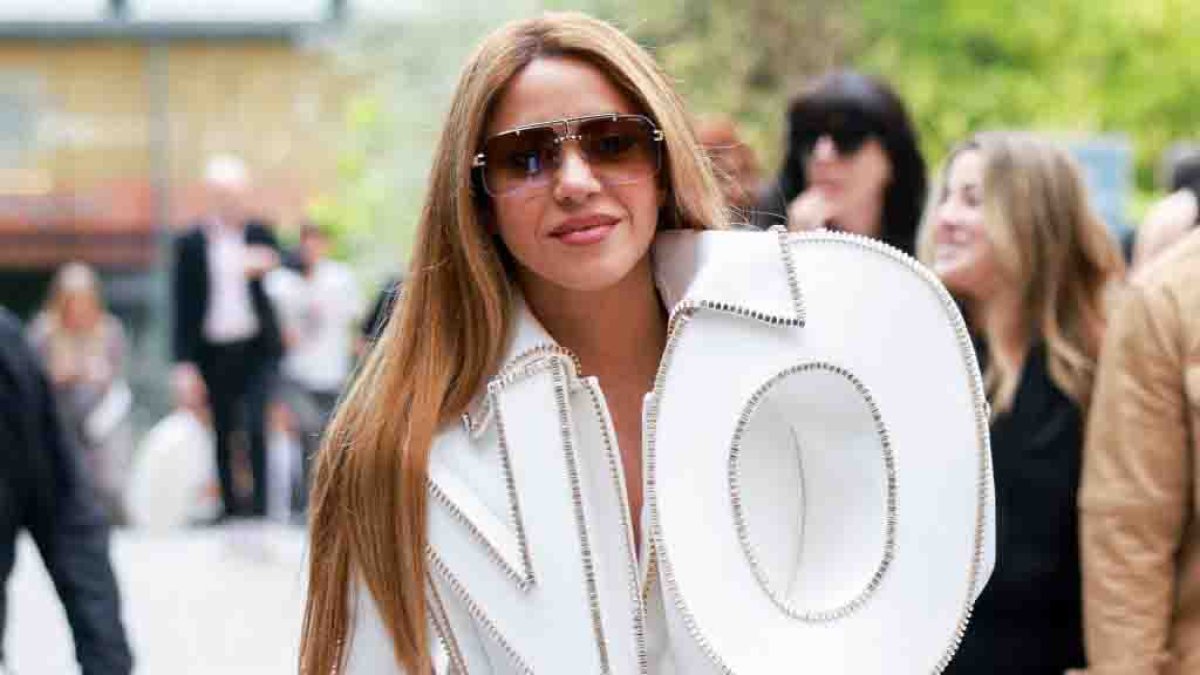 El polémico vestido de Shakira que está dando de qué hablar en las redes sociales