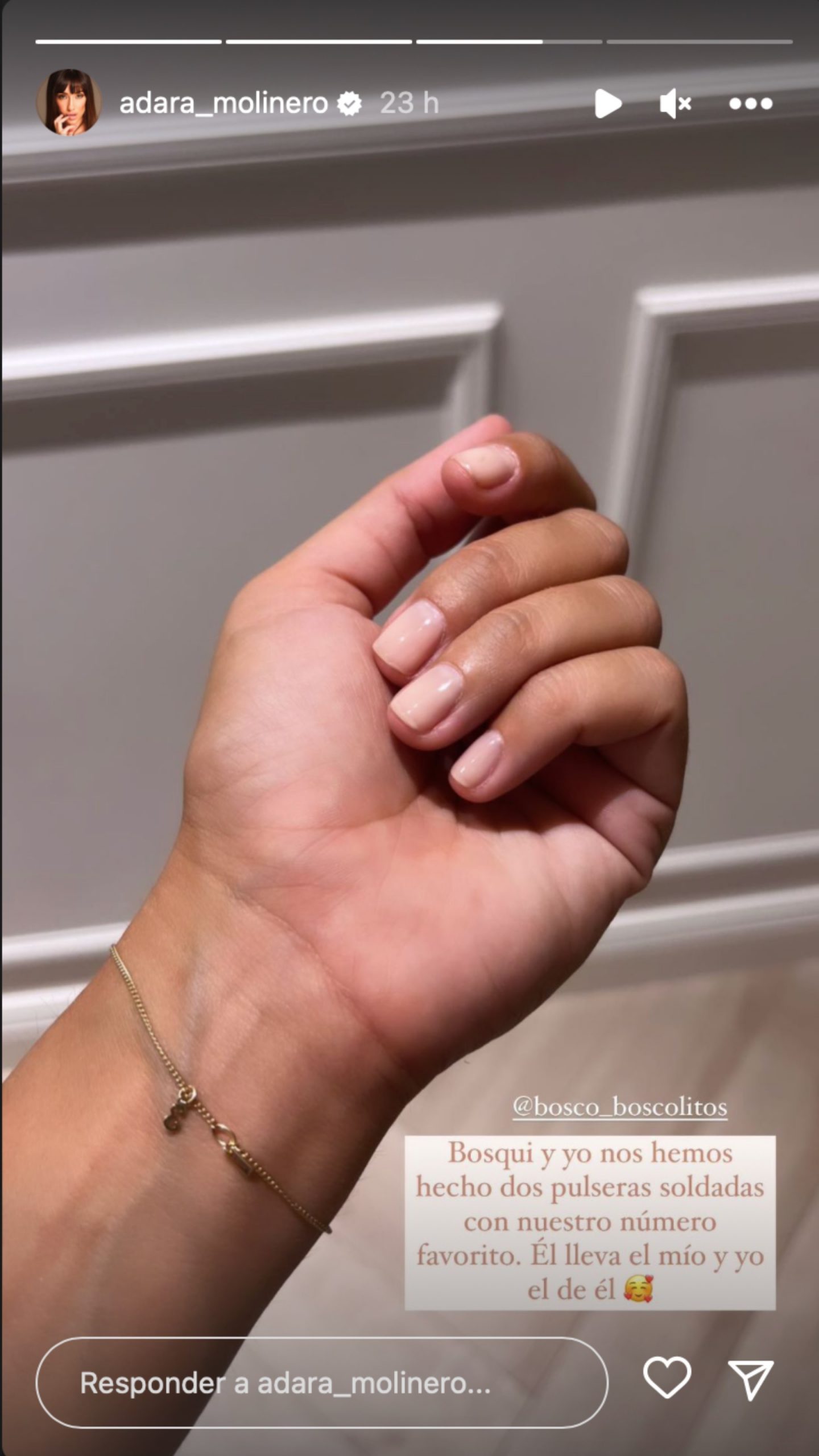 Pulsera de Adara/ Instagram