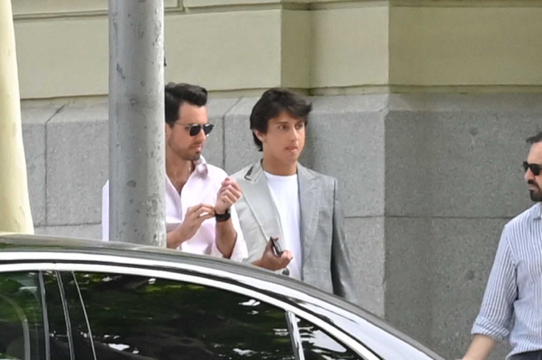 Roca Rey en las inmediaciones del Hotel Ritz, en Madrid / Gtres