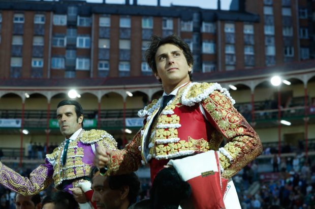 Roca Rey tras uno de sus triunfos / GTRES