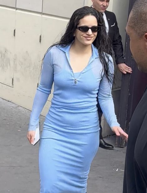 Rosalía saludando a sus seguidores / Gtres