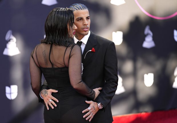 Rosalía y Rauw Alejandro posando / Gtres